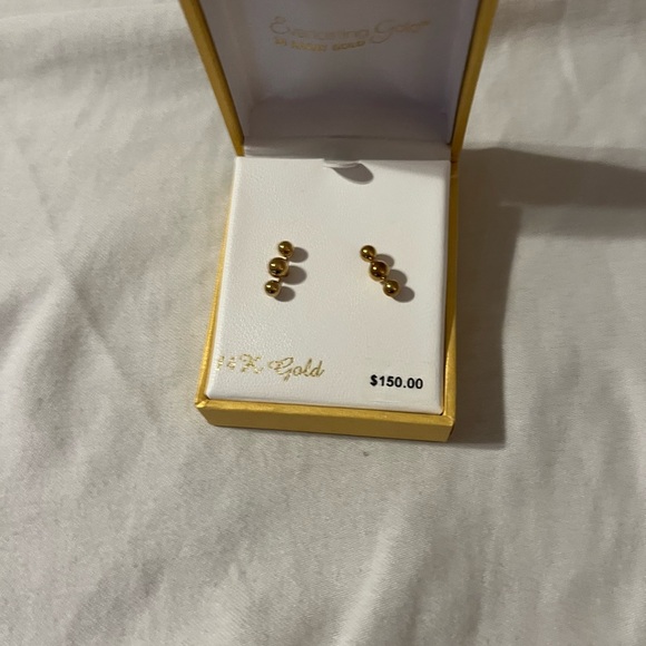 Jewelry - 14 Karat Gold earrings
Never worn
Make me offer